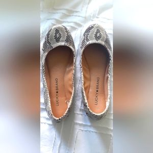 Lucky brand women's flat shoes size 5M